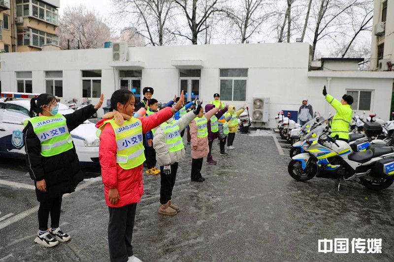 <strong>警营学安全 平安度寒假  ——烟台交警第一大队积极开展寒假警营开放日活动</strong>