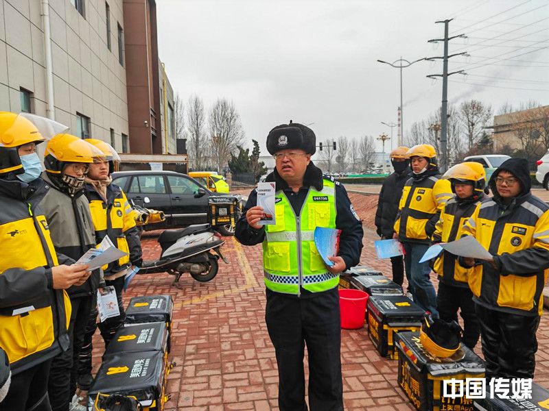 <strong>烟台市开发区交警大队走进美团“唠家常”开展交通安全宣讲</strong>