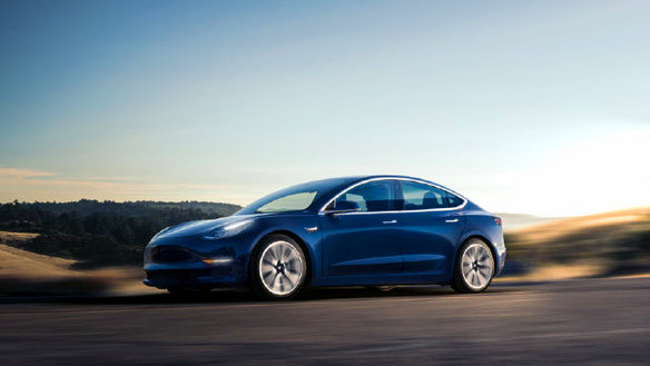 特斯拉国产Model 3标准版降至30万内 长续航版不降价