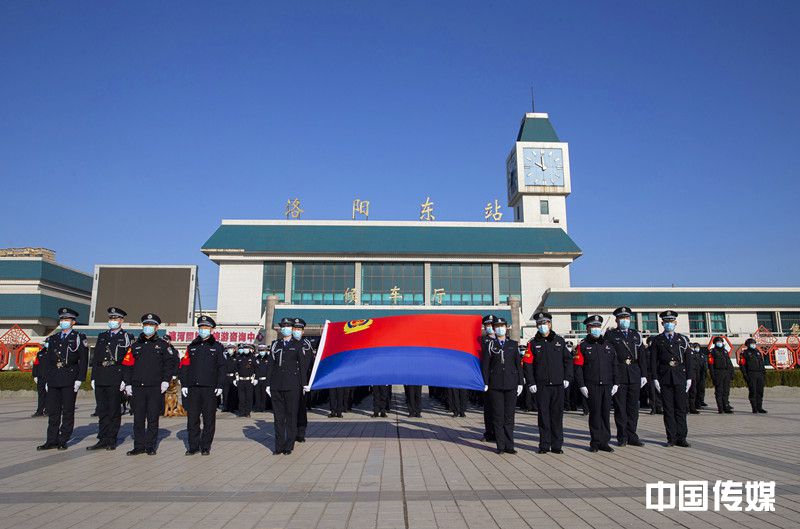 <strong>洛铁警方热烈庆祝首个“中国人民警察节”</strong>