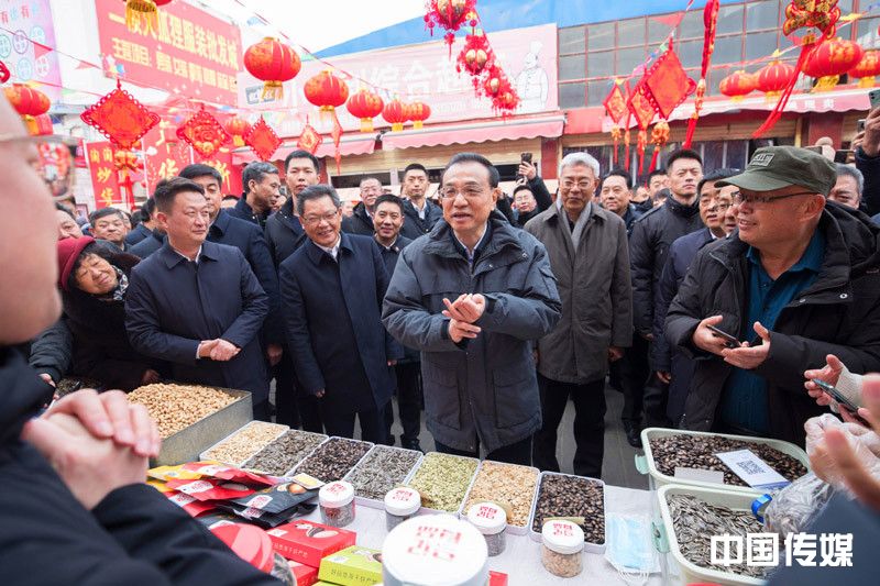 李克强在甘肃考察时强调：保障基本民生 办好民生实事 在发展中提高各族群众生活水平